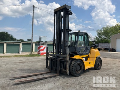 2009 (unverified) Cat P20000 13600 lb Pneumatic Tire Forklift