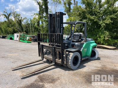 2014 Toyota 8FG70U 13300 lb Pneumatic Tire Forklift