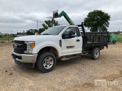 2017 Ford F-250 XL 4x4 Flatbed Truck