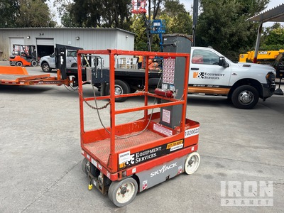 2017 Skyjack SJ12 Elevador vertical