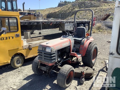 Kubota B2400HD 4WD Tractor (Inoperable)