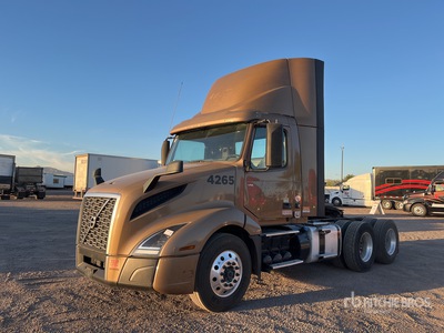 2019 Volvo VNL300 6x2 T/A Dagcabine Trekker