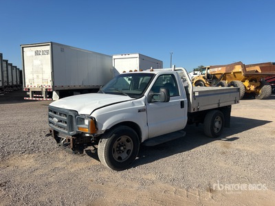2006 Ford F-350 XL 4x2 Flatbed Truck