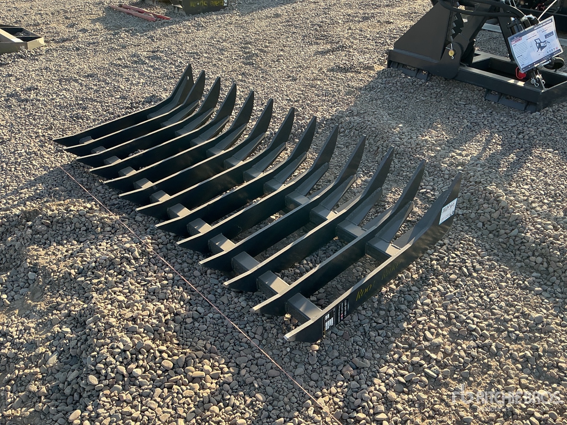 2025 Landhonor RTR-12-72W 72 in Râteau à racines pour Skid Steer (Unused)