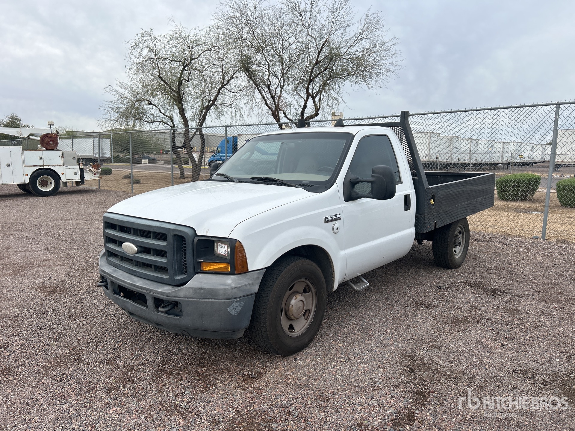 2006 Ford F-350 XL 4x2 Flatbed Truck (Inoperable)
