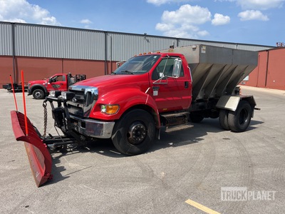 2007 Ford F-650 4x2 Snow Plow Truck