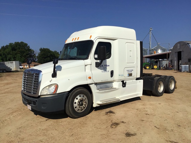 2014 Freightliner Cascadia 125 6x4 T/A Sleeper Truck Tractor