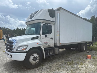 2017 Hino 268 4x2 Autocarro furgonato