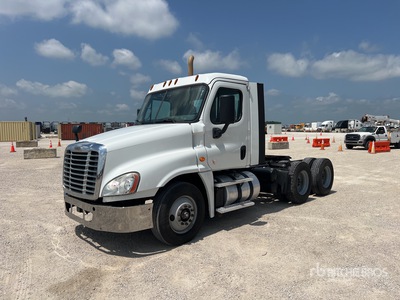 2018 Freightliner Cascadia 125 6x2 T/A Day Cab Truck Tractor