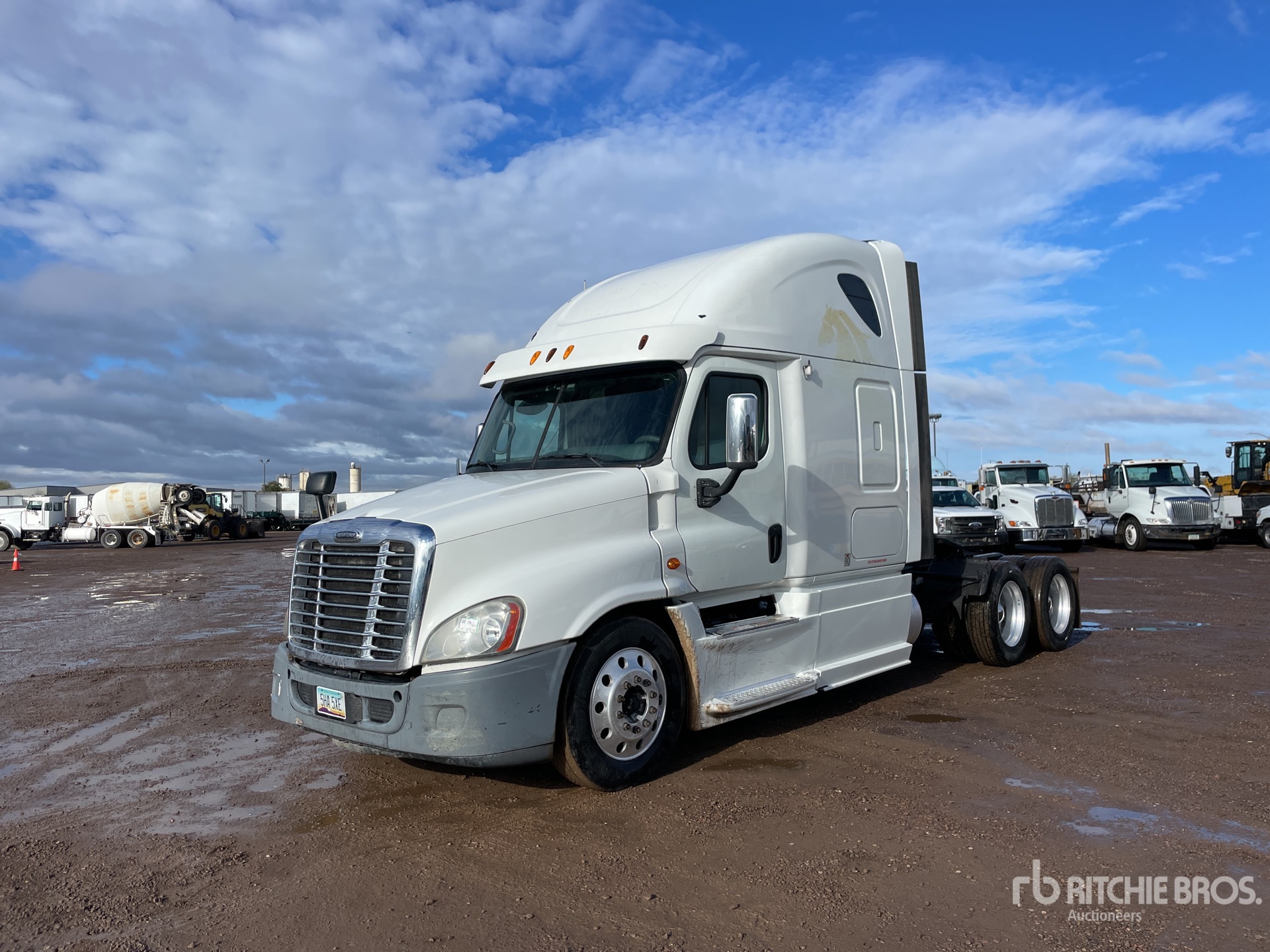 2013 Freightliner Cascadia 125 6x4 T/A Sleeper Truck Tractor (Inoperable)