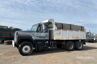 1986 International F2574 6x4 Tipper Truck