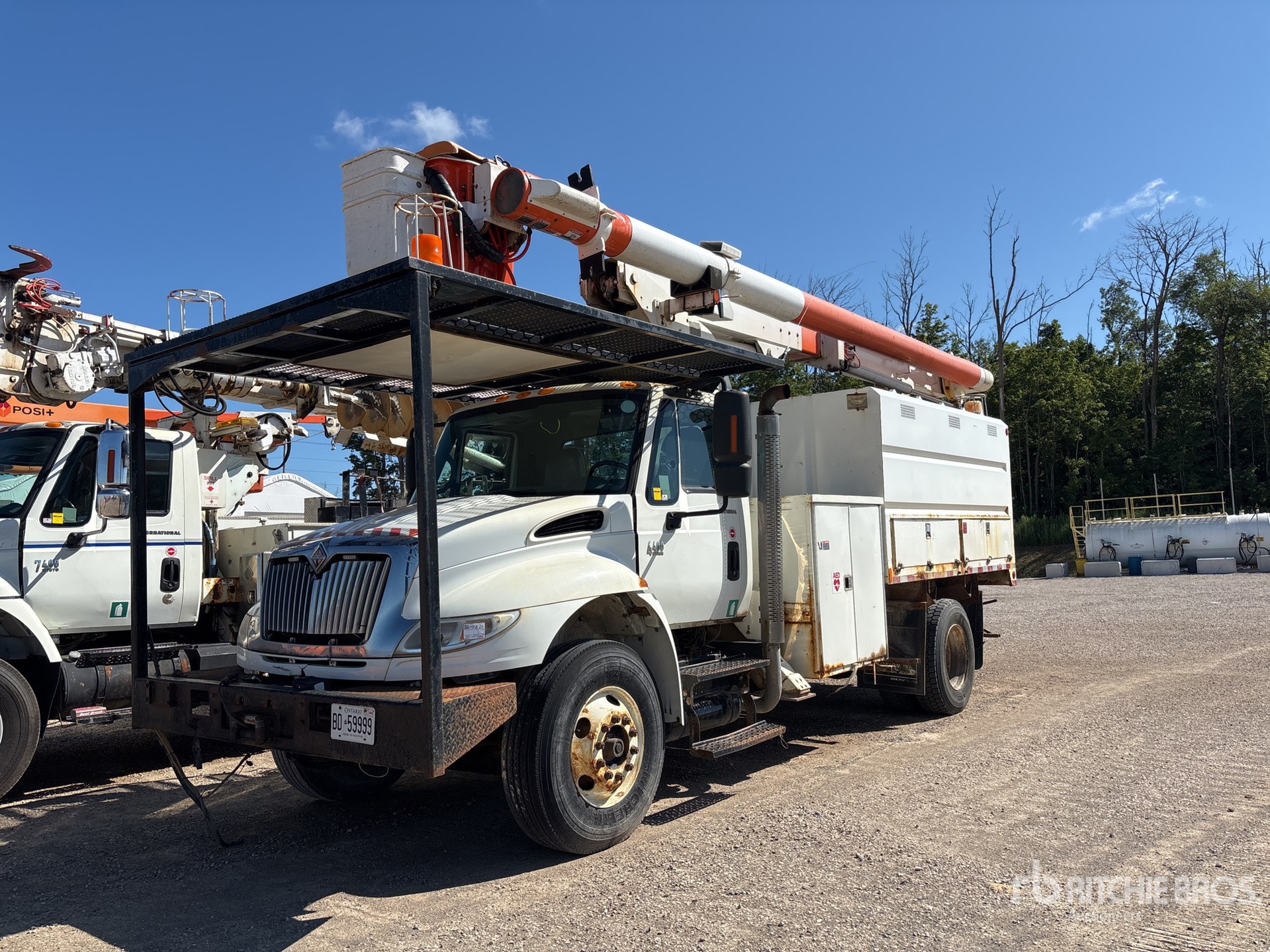 International 4400 SBA 4x2 Forestry Bucket Truck
