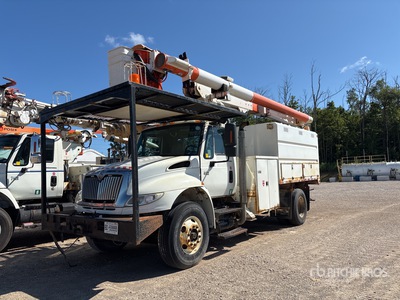 International 4400 SBA 4x2 Forestry バケツトラック