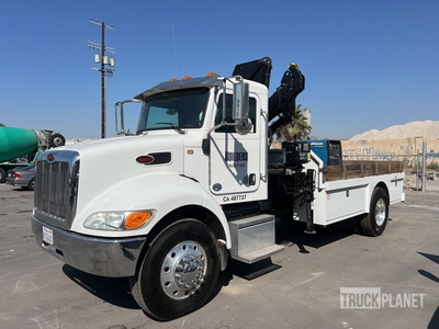 1990 Hiab 140 5950 lb Articulated Boom on 2015 Peterbilt 337 4x2 Pritschenwagen mit Kran