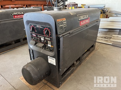 2001 Lincoln Electric Classic 300G 300 A Skid-Mounted Engine Driven Welder