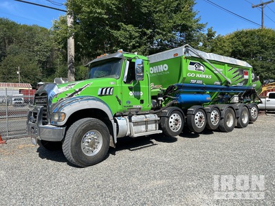 Can American XTR 25 on 2013 Mack GU713 14x4 Camion épandeur de pierres
