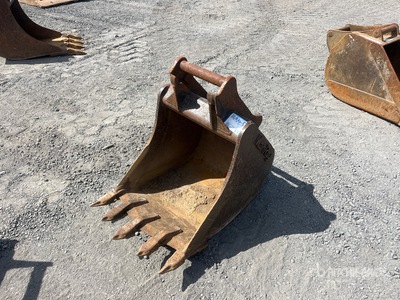 23 in Digging Excavator Bucket