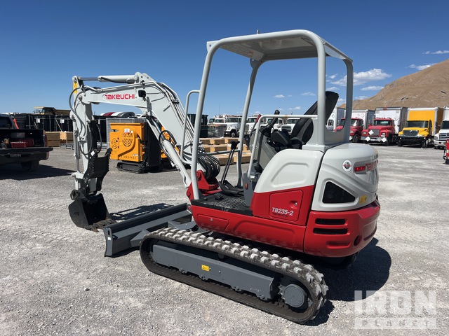 EXCAVADORA 2023 TAKEUCHI TB235