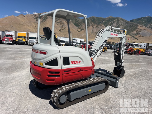 EXCAVADORA 2023 TAKEUCHI TB235