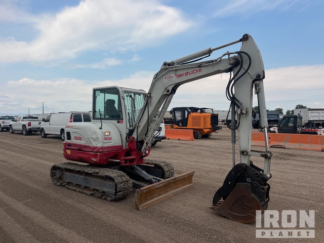 EXCAVADORA 2016 TAKEUCHI TB260