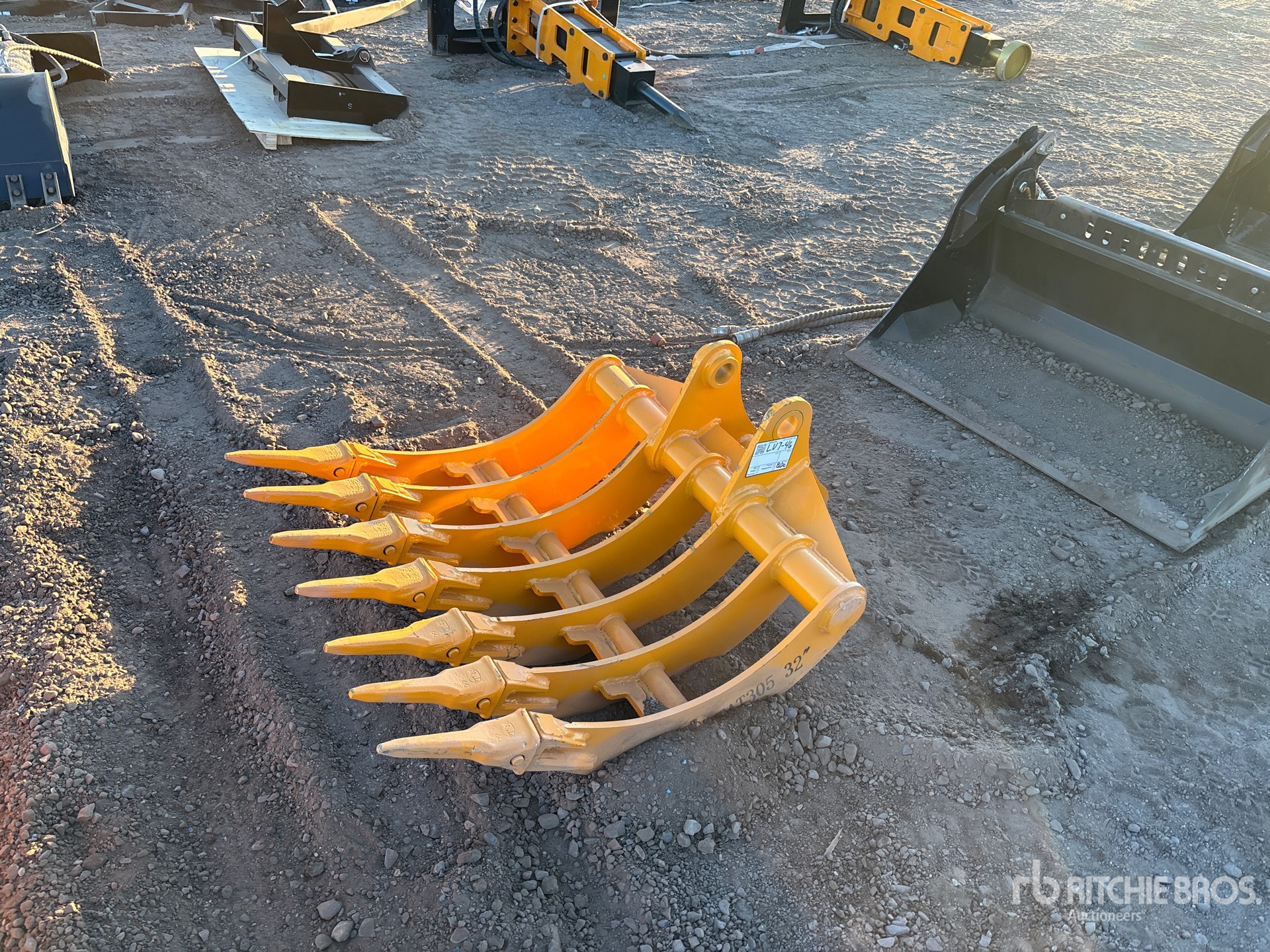 2025 GIYI 32 in Rastrello per escavatore - Fits Cat 305 (Unused)