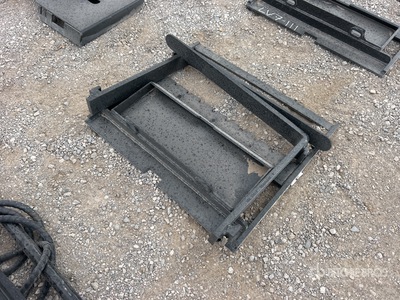 2025 GIYI GY-XHC 29 in Mini Skid Steer Forks (Unused)