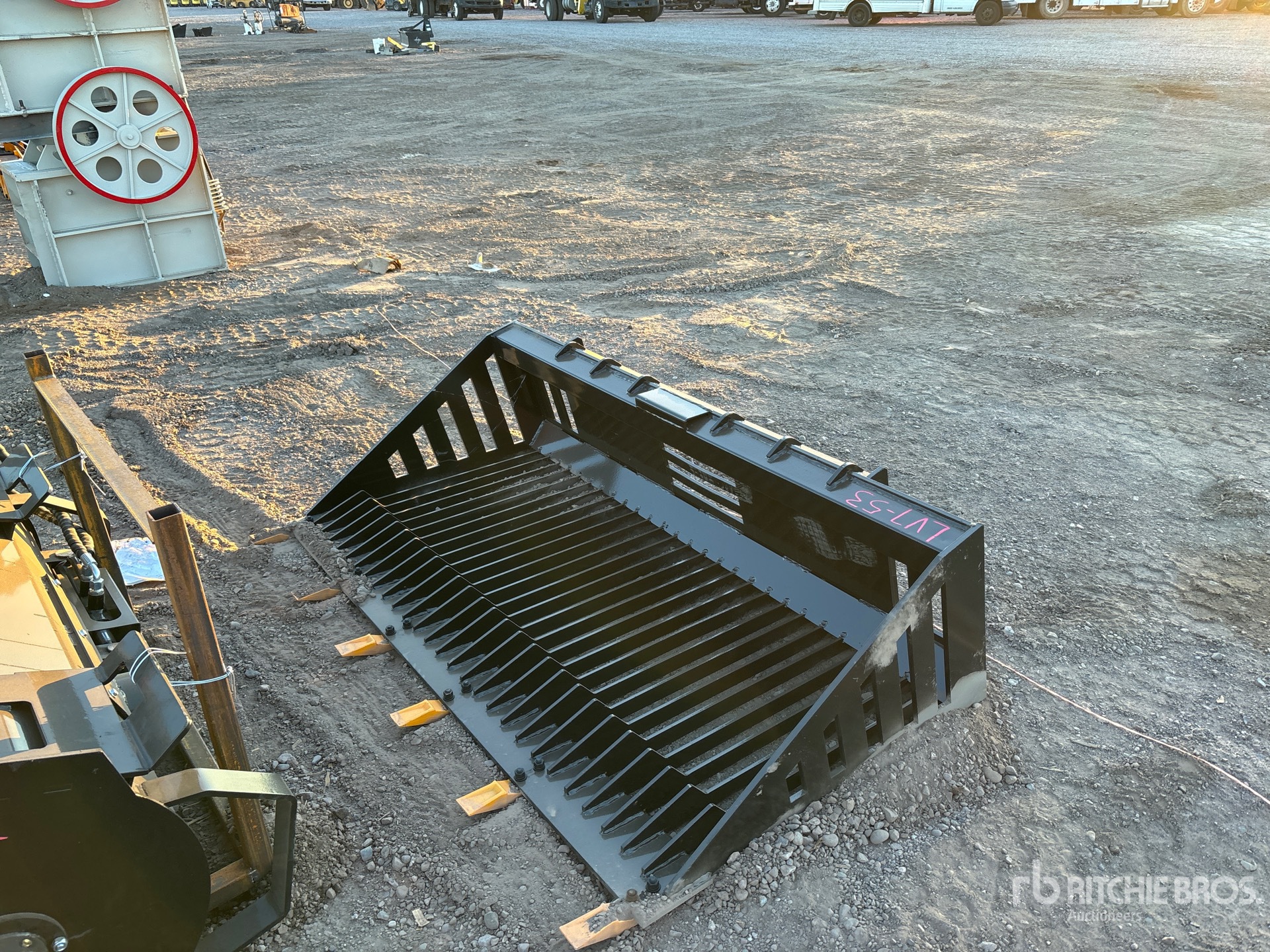 2025 GIYI GY-RB66 Skeleton Skid Steer Bucket (Unused)