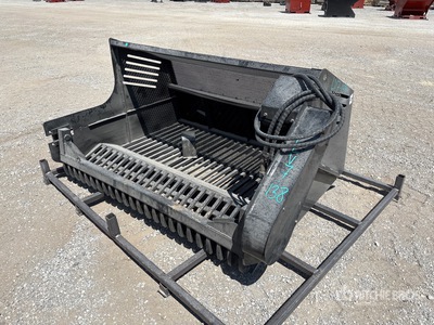 2025 GIYI GY-RP72 72 in Skid Steer Rock Picker (Unused)