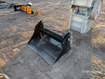 2025 GIYI GY-XKH39F Mini Skid Steer Bucket (Unused)