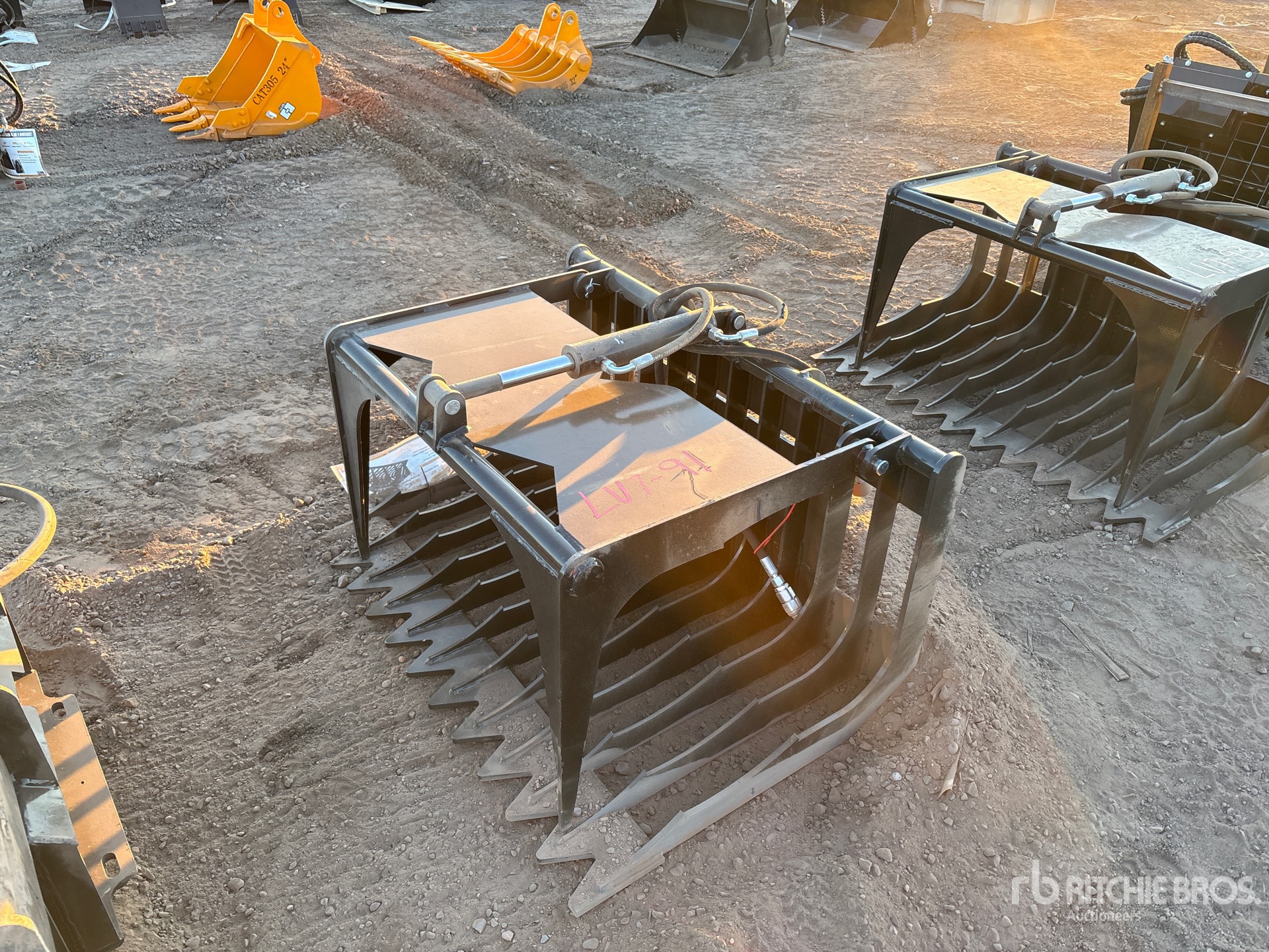 2025 GIYI GY-HWG44C Mini Skid Steer Grapple (Unused)