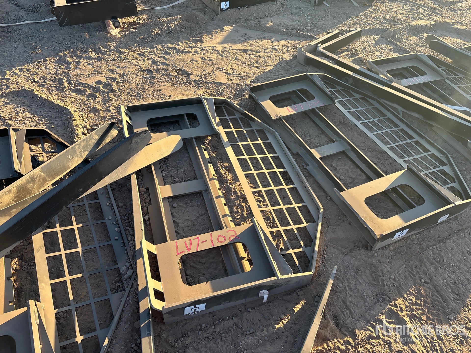 2025 GIYI GY-DHC Skid Steer Forks (Unused)