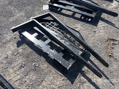 GIYI GY-DHC 1500 mm Skid Steer Forks (Unused)