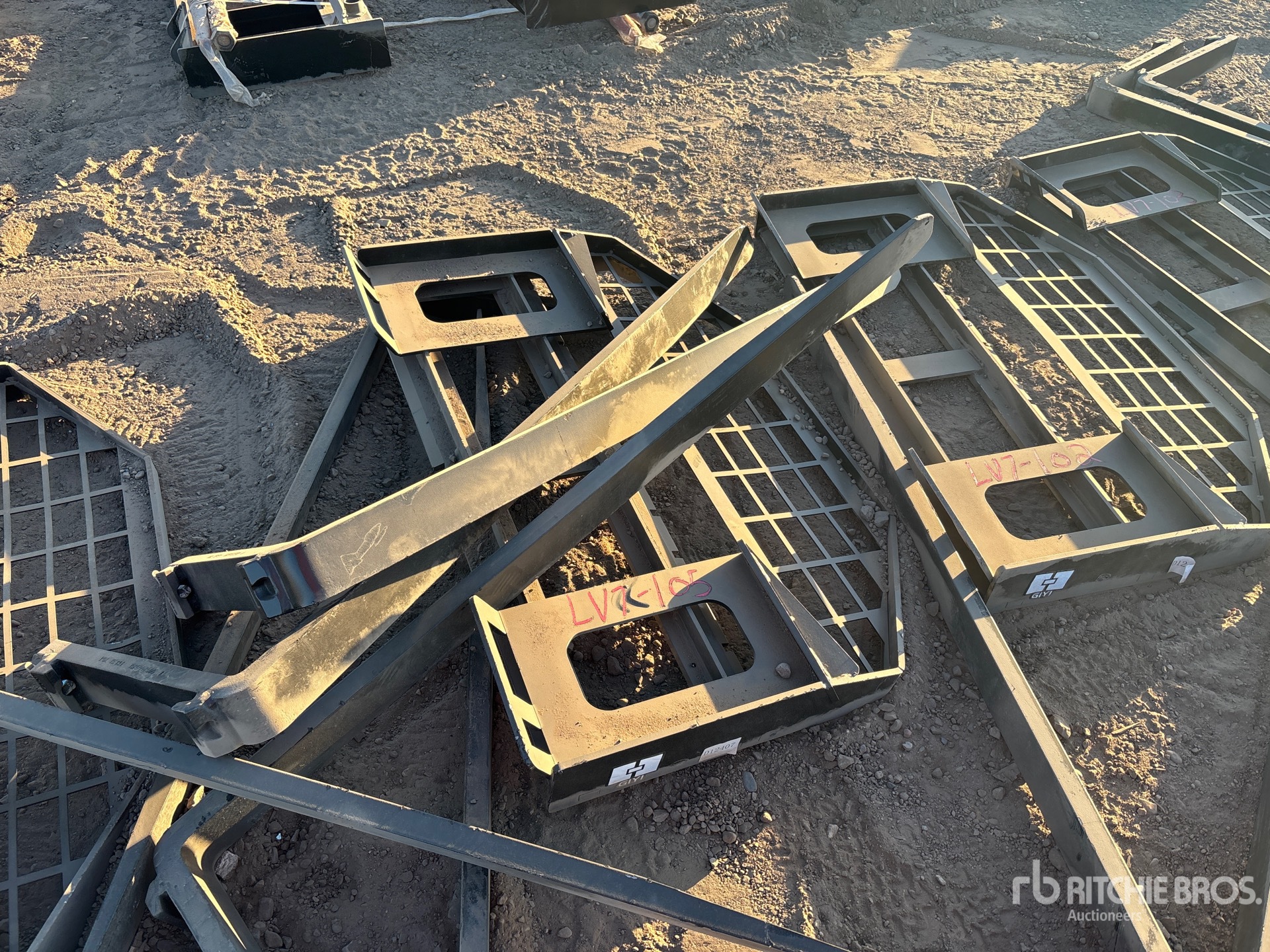 2025 GIYI GY-DHC Skid Steer Forks (Unused)