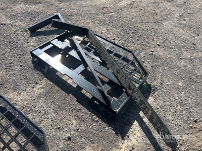 GIYI GY-DHC 1500 mm Skid Steer Forks (Unused)
