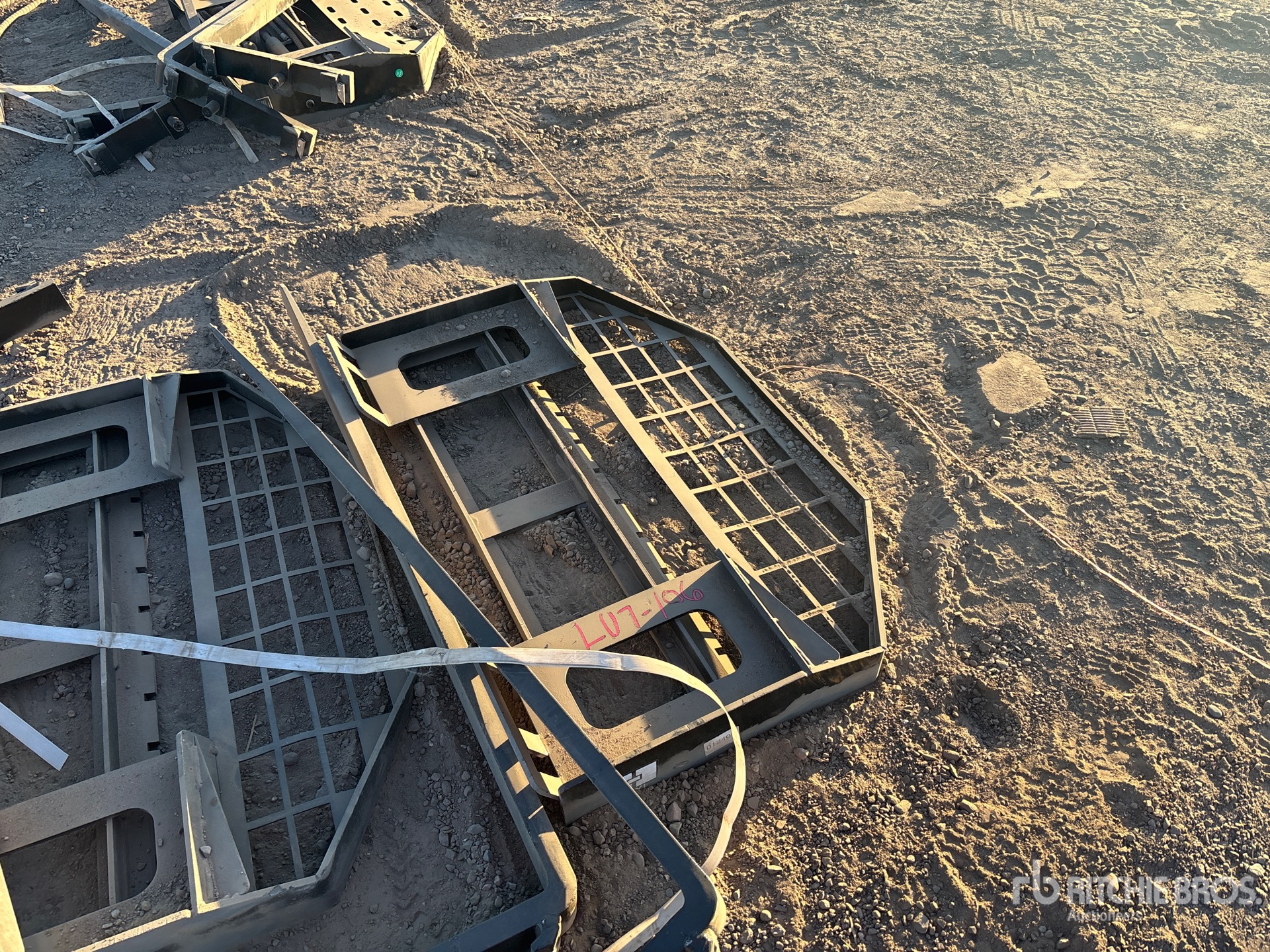 2025 GIYI GY-DHC Skid Steer Forks (Unused)