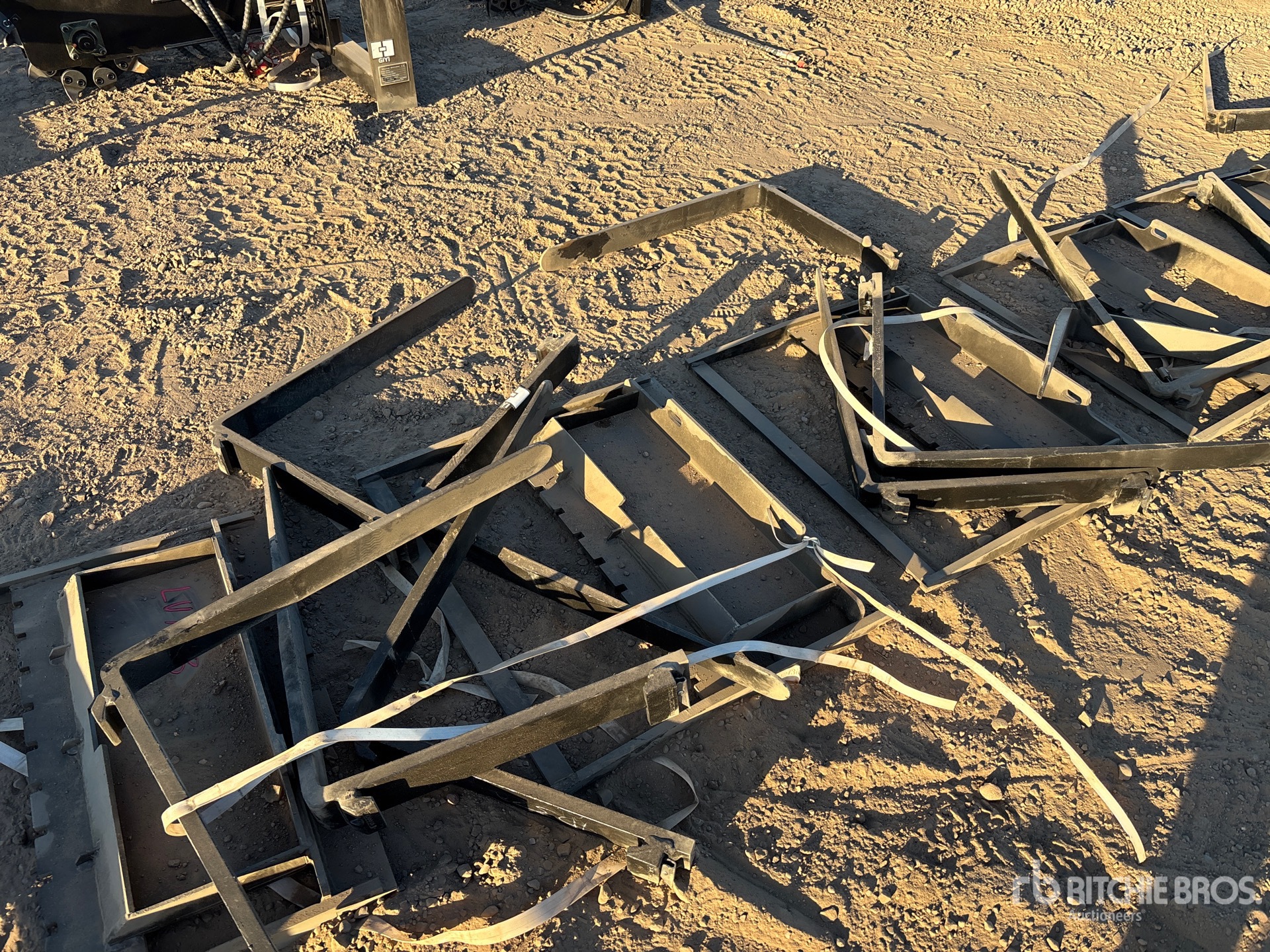 2025 GIYI GY-XHC Mini Skid Steer Forks (Unused)