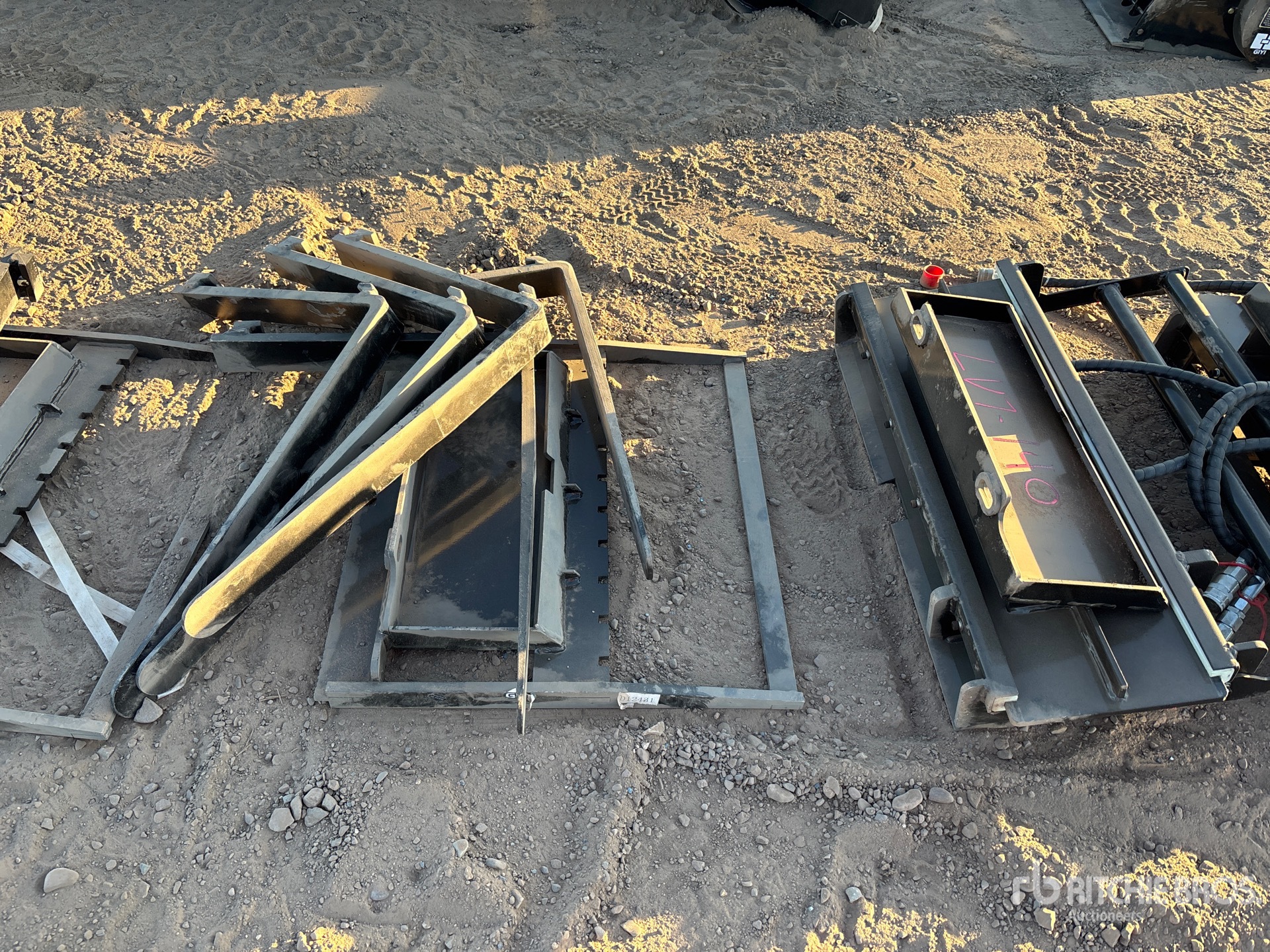 2025 GIYI GY-XHC Mini Skid Steer Forks (Unused)