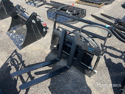 2025 GIYI GY-CYHC 760 mm Mini Skid Steer Forks (Unused)