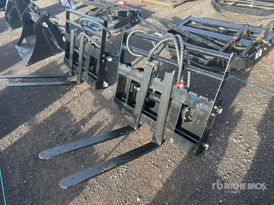 2025 GIYI GY-CYHC 760 mm Mini Skid Steer Forks (Unused)