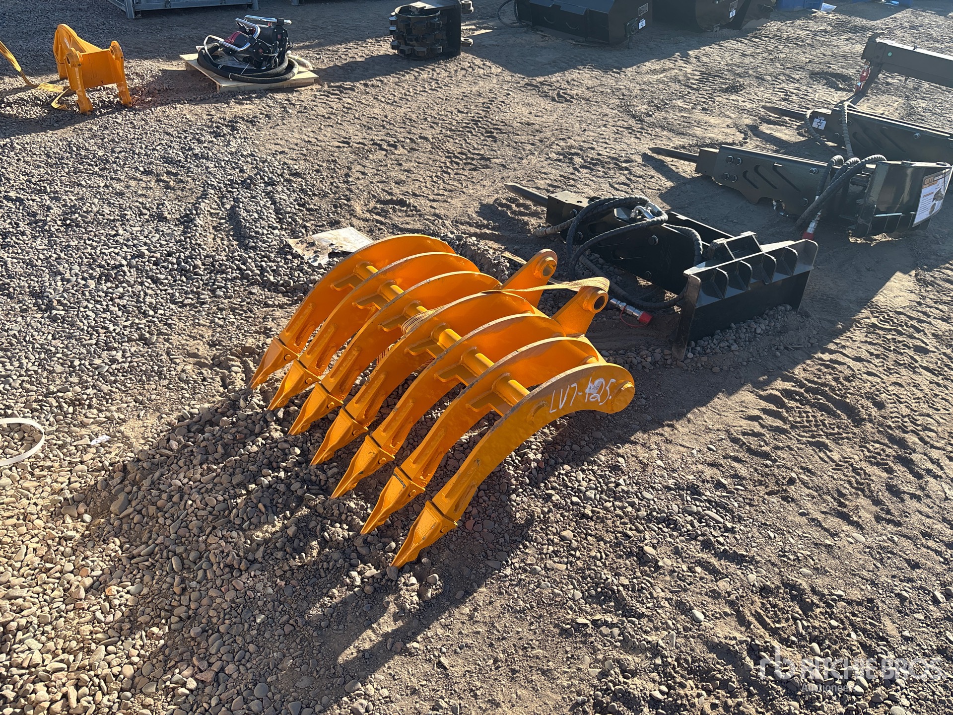 2025 GIYI 32 in Excavator Rake - Fits Cat 305 (Unused)
