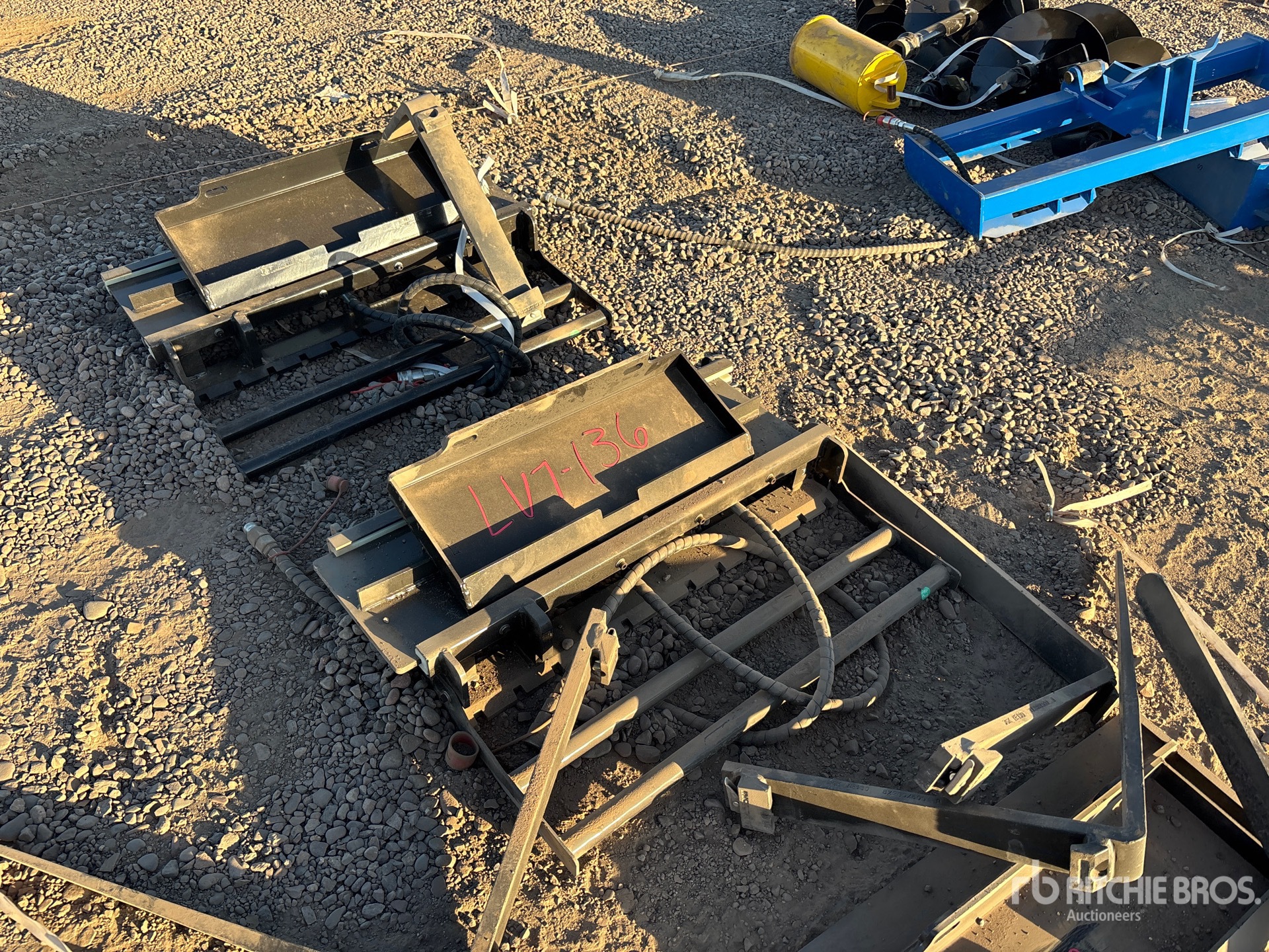 2025 GIYI GY-CYHC Mini Skid Steer Forks (Unused)