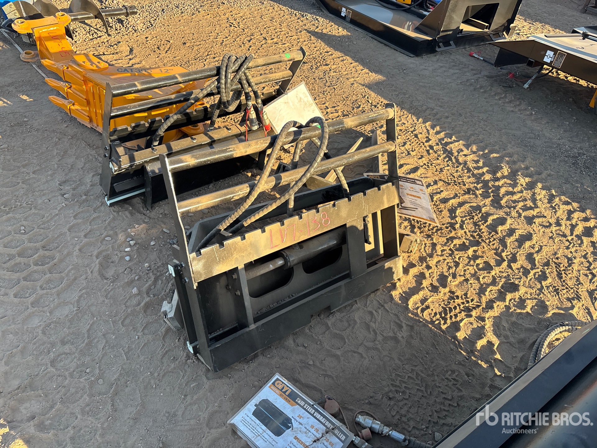2025 GIYI GY-CYHC Mini Skid Steer Forks (Unused)