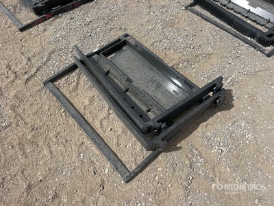 2025 GIYI GY-XHC 29 in Mini Skid Steer Forks (Unused)