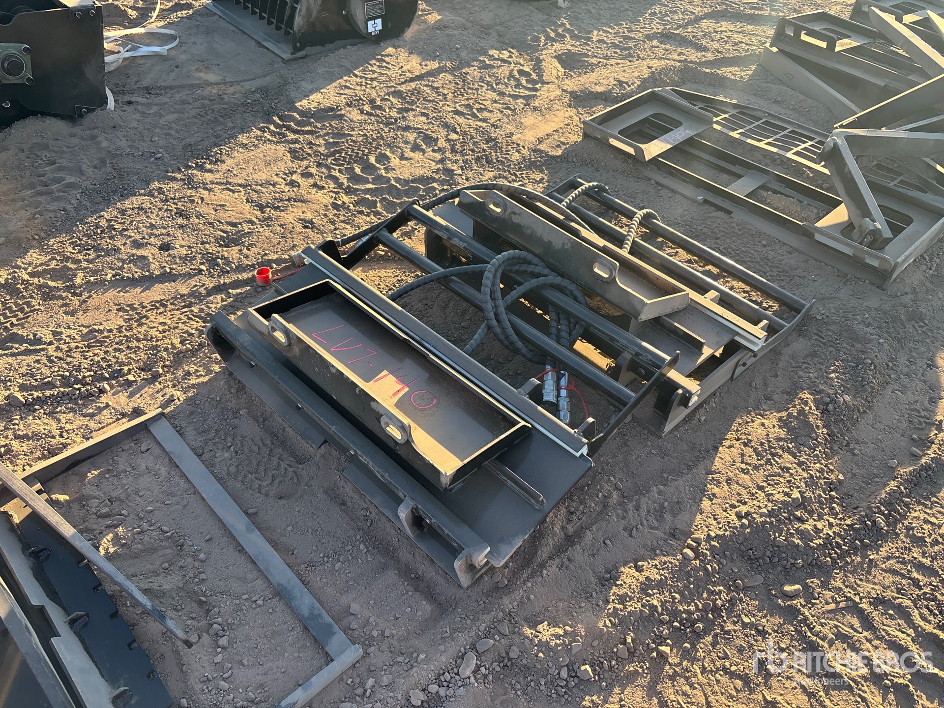 2025 GIYI GY-CYHC Mini Skid Steer Forks (Unused)