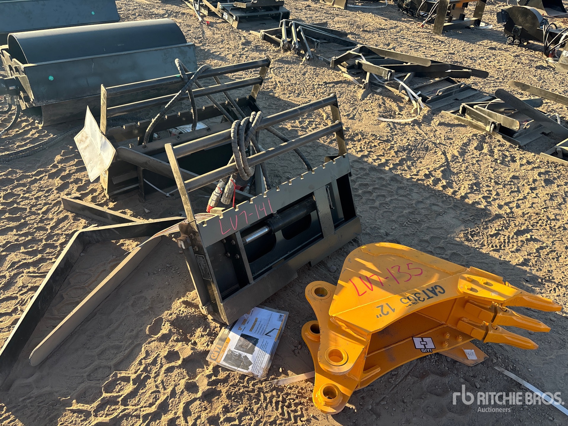 2025 GIYI GY-CYHC Mini Skid Steer Forks (Unused)