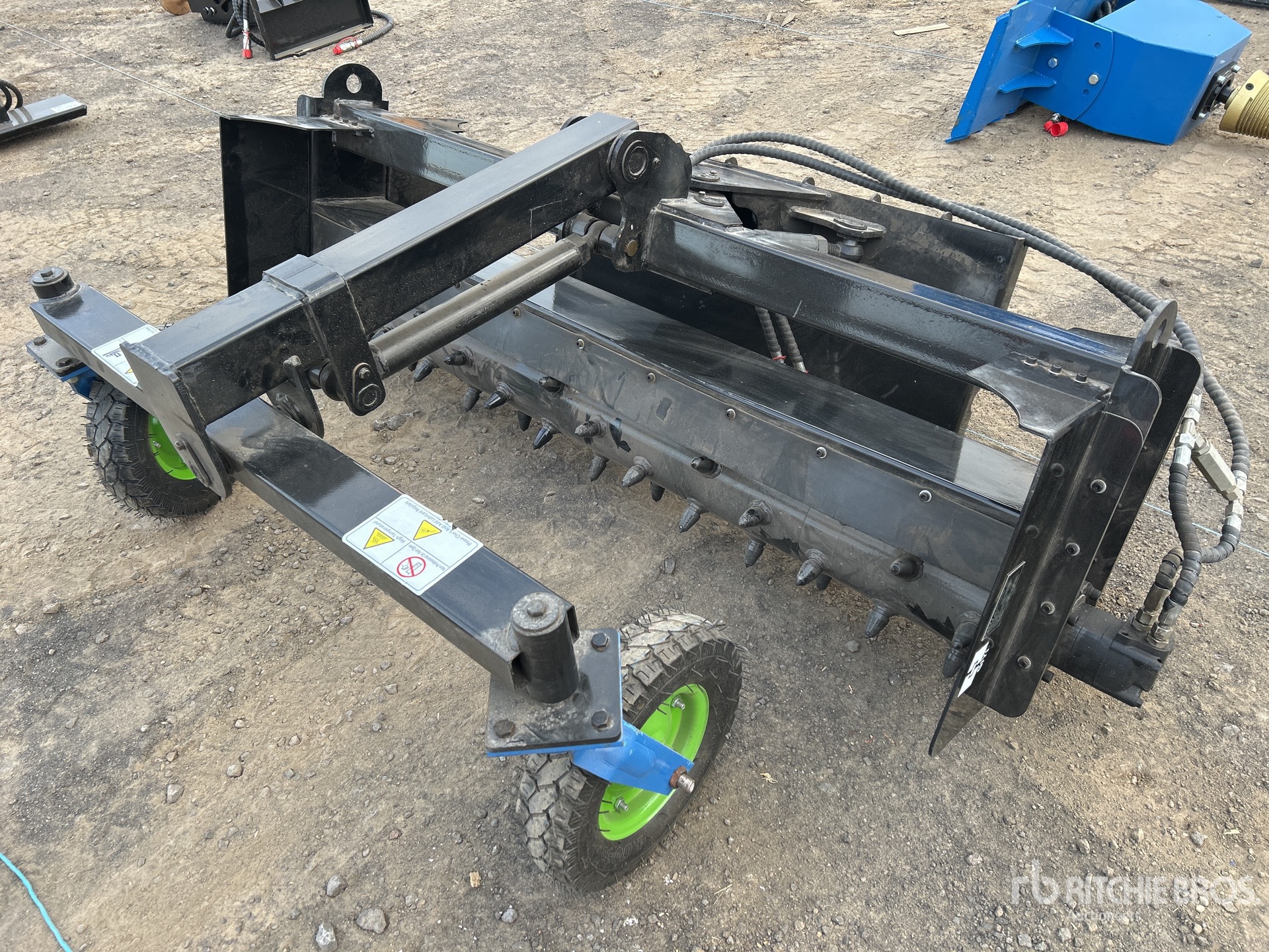2025 GIYI GY-PR71 1800 mm Rastrillo electrico para minicargadora (Unused)