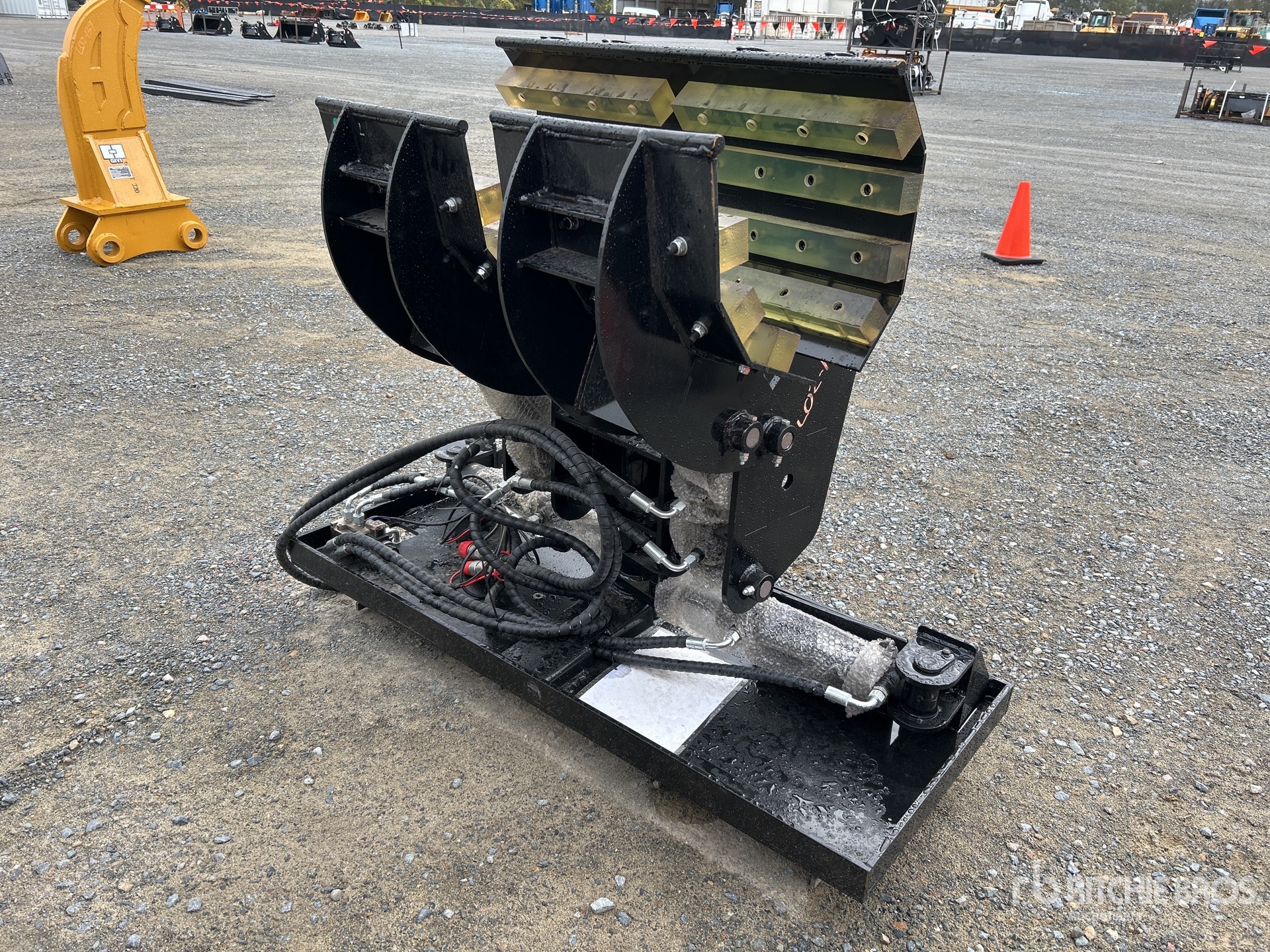 2025 GIYI GY-CG34 Skid Steer Clamp Grabber Varios implementos minicargadora (Unused)