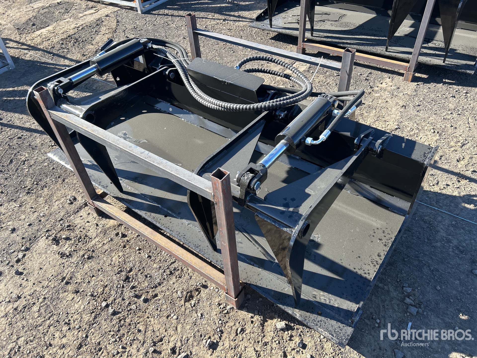 2025 GIYI GY-PG72C 1800 mm Skid Steer Grapple (Unused)