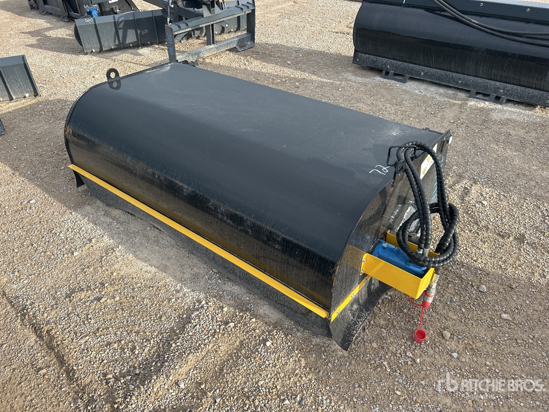 2025 GIYI GY-BS72B 1830 mm Skid Steer Sweeper (Unused)