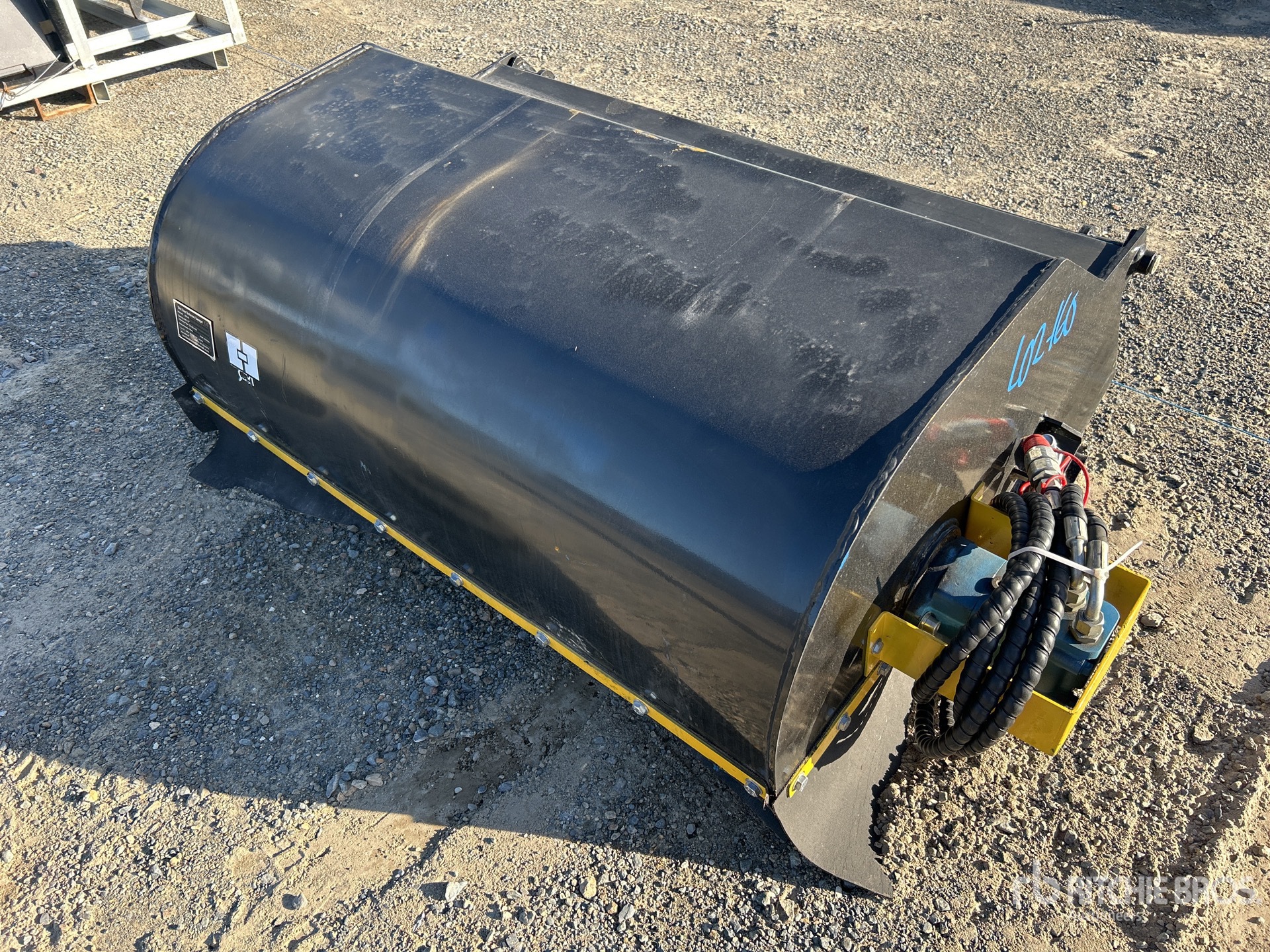 2025 GIYI GY-BS43 1000 mm Mini Barredora para minicargadora (Unused)